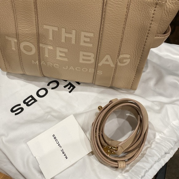 Marc Jacob The leather small tote bag in beige leather - Picture 8 of 12